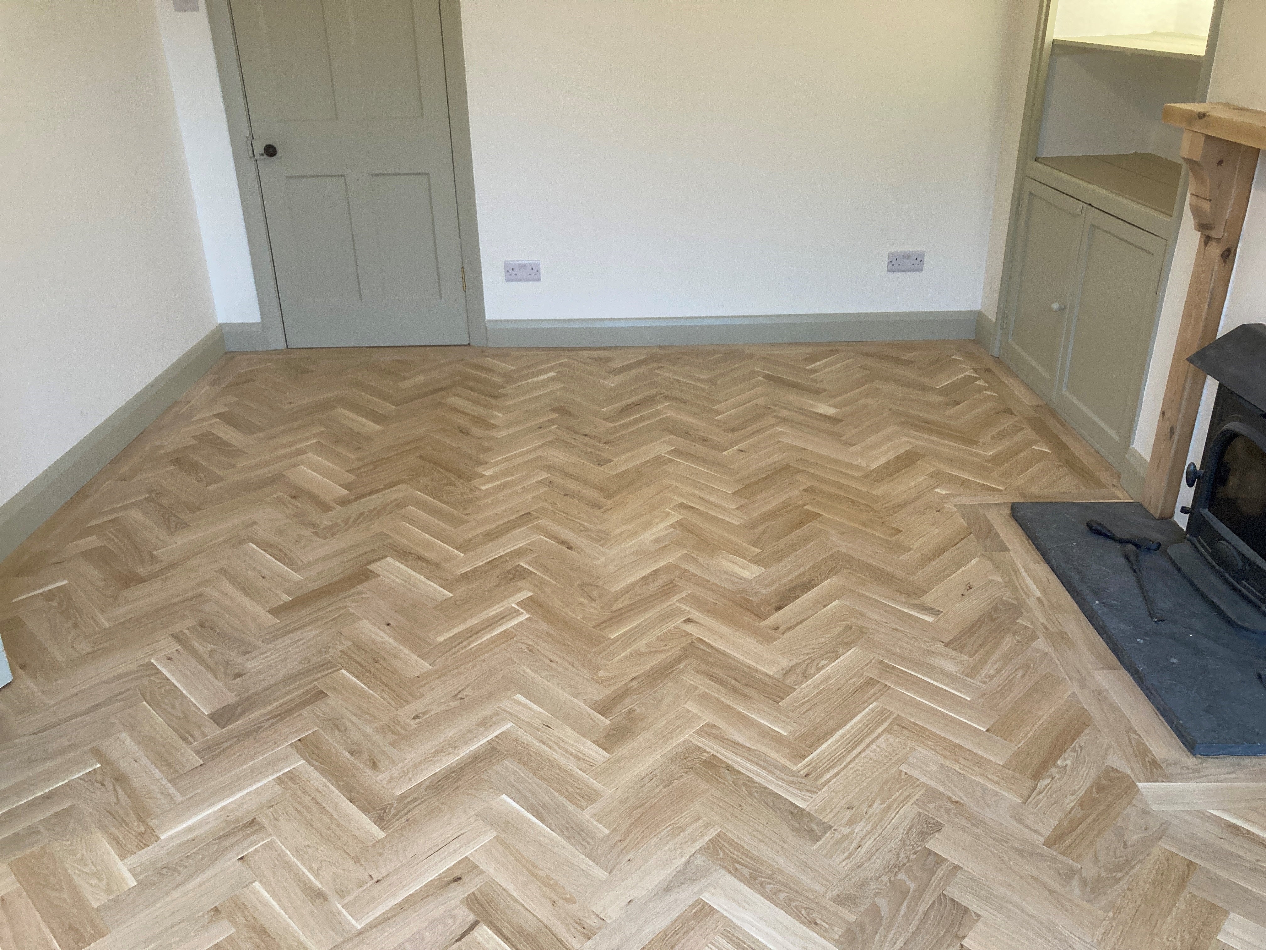 22 x 70 x 350 Unfinished Herringbone Solid Oak Flooring 119