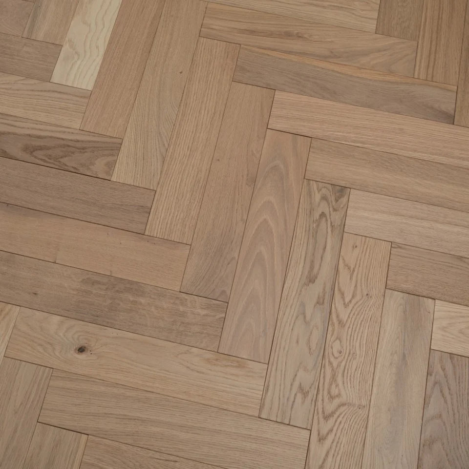 14(3)x90x450 Invisible Lacquered Engineered Oak Herringbone - Box Coverage 1.944m2