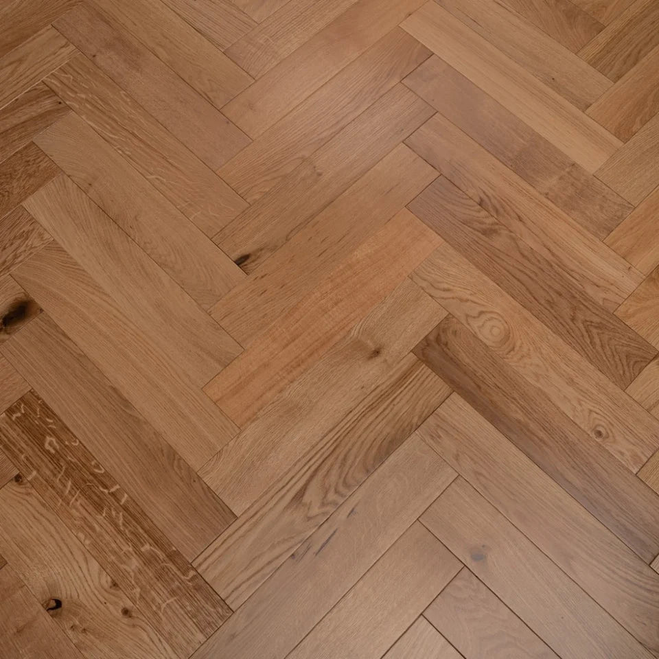14(3)x90x450 Natural Lacquered Engineered Oak Herringbone - Box Coverage 1.944m2