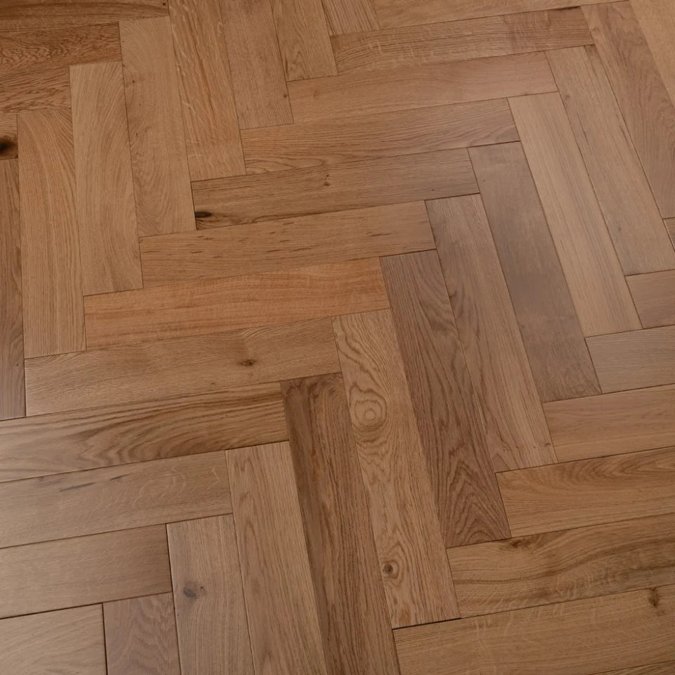 14(3)x90x450 Natural Lacquered Engineered Oak Herringbone - Box Coverage 1.944m2