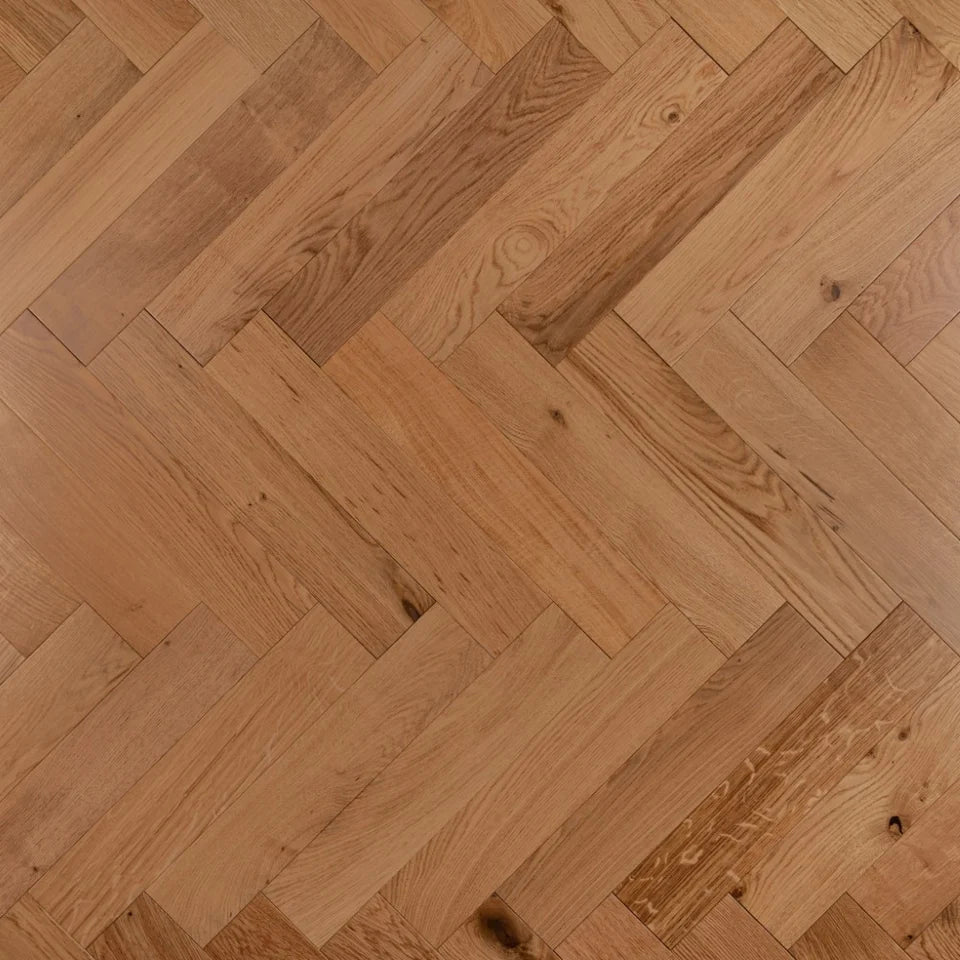 14(3)x90x450 Natural Lacquered Engineered Oak Herringbone - Box Coverage 1.944m2