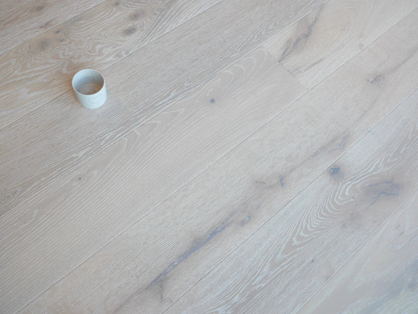 14(3)x190x1900 Cotton White Wash (Brushed Lac) Engineered Oak Flooring - Box Coverage 2.888m2
