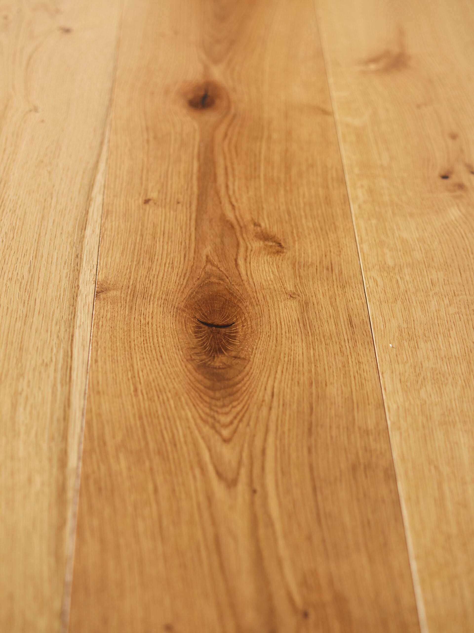 20(6)x190 Lacquered Engineered Oak Flooring image 1