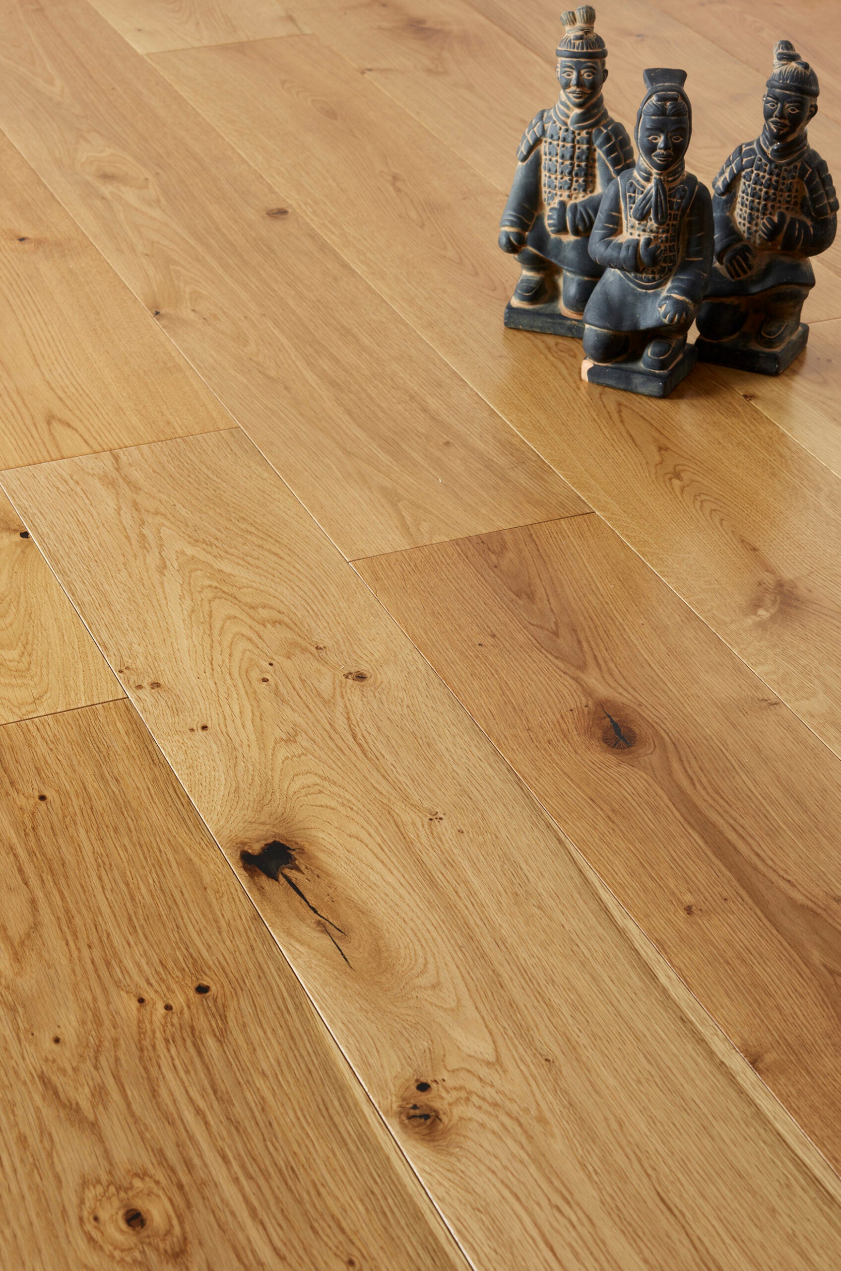 20(6)x190 Lacquered Engineered Oak Flooring image 3