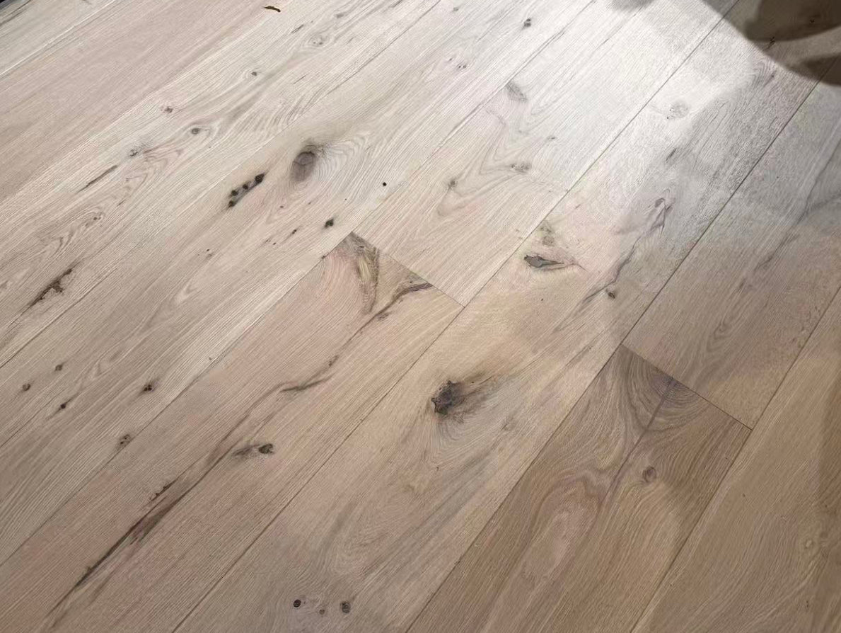 14(3)x220 Invisible Lacquered Rustic Engineered Oak Flooring - 2.904m2