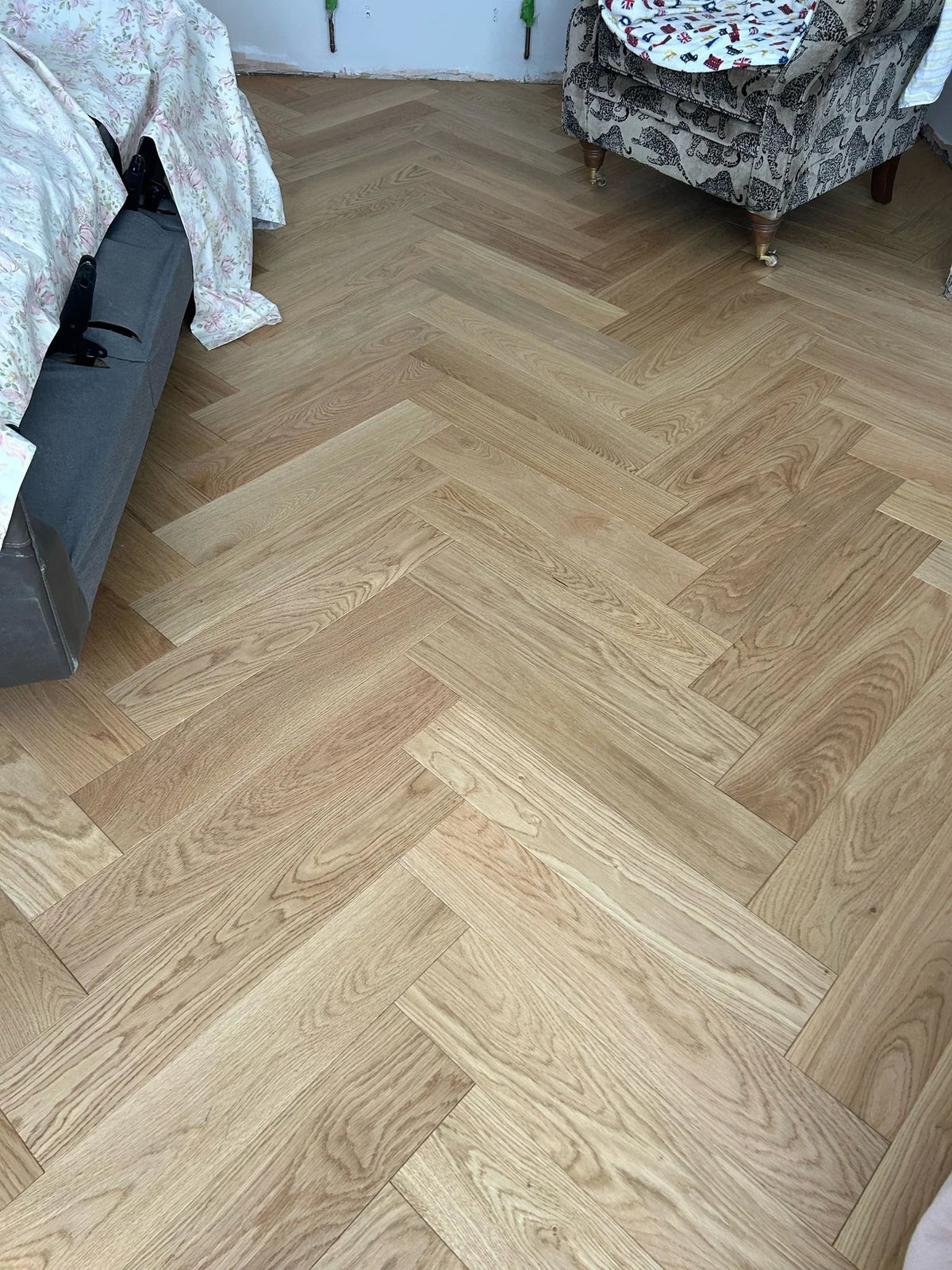 14(3)x125x600 Brushed Natural Lacquered Herringbone Engineered Oak Flooring - Box Coverage 1.2m2