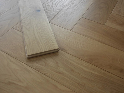 14(3)x125x600 Brushed Natural Lacquered Herringbone Engineered Oak Flooring - Box Coverage 1.2m2