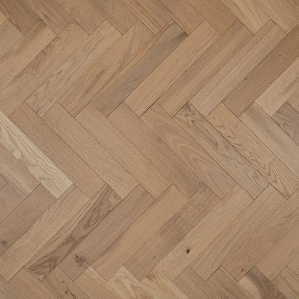 14(3)x90x450 Invisible Lacquered Engineered Oak Herringbone - Box Coverage 1.944m2