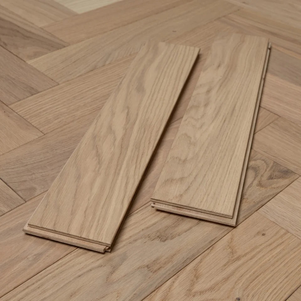 14(3)x90x450 Invisible Lacquered Engineered Oak Herringbone - Box Coverage 1.944m2