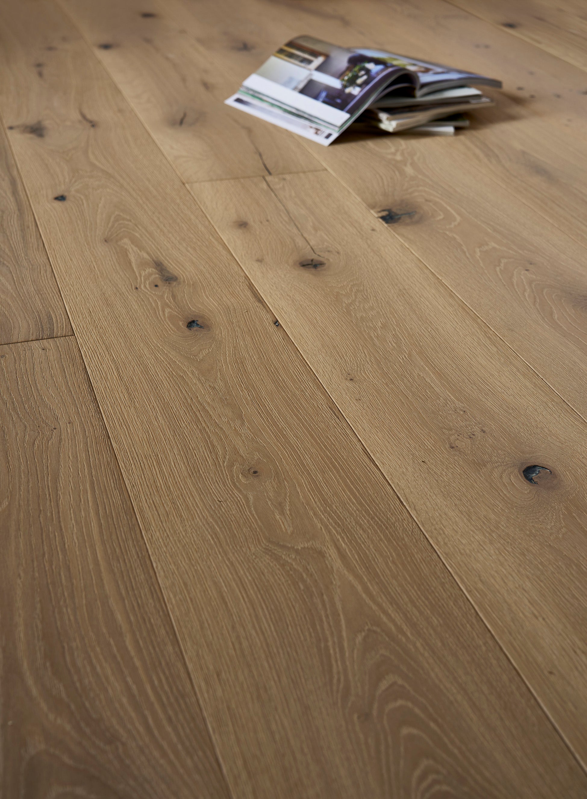 14(3)x220x2200 Brushed Ice White Reactive Stain Sunken Filler Engineered Oak Flooring HEKLA220 - Box Coverage 2.094m2
