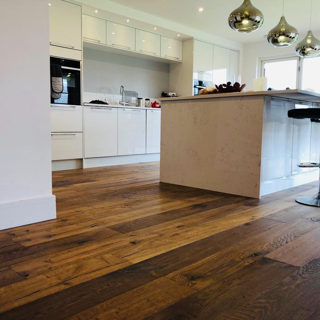 14(3)x190x1900 Smoked Brushed Hand Scraped Engineered Oak Flooring L1001