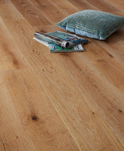 14(3)x190x1900 Brushed Limed Oiled Engineered Oak Flooring L1005