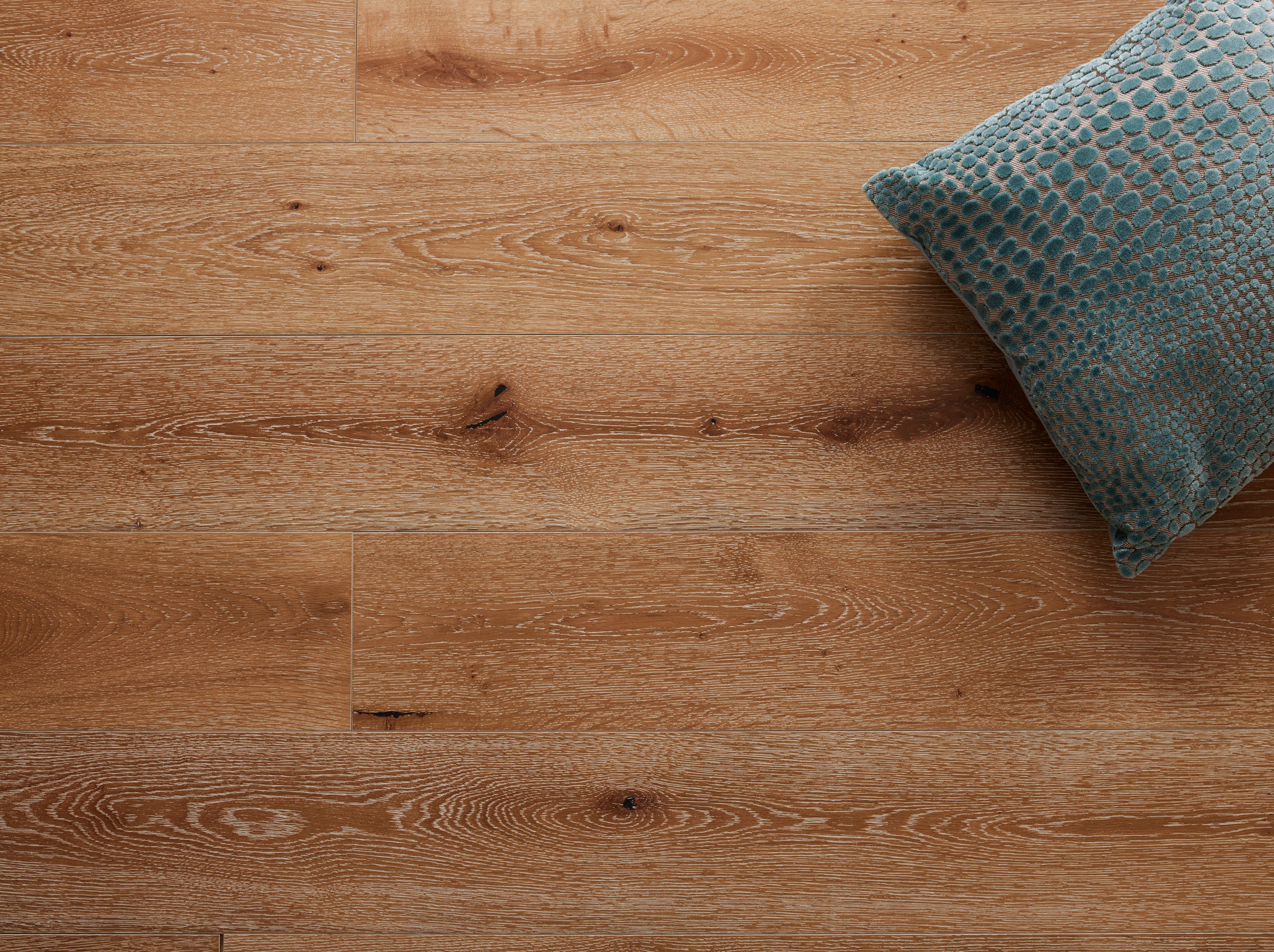 14(3)x190x1900 Brushed Limed Oiled Engineered Oak Flooring L1005