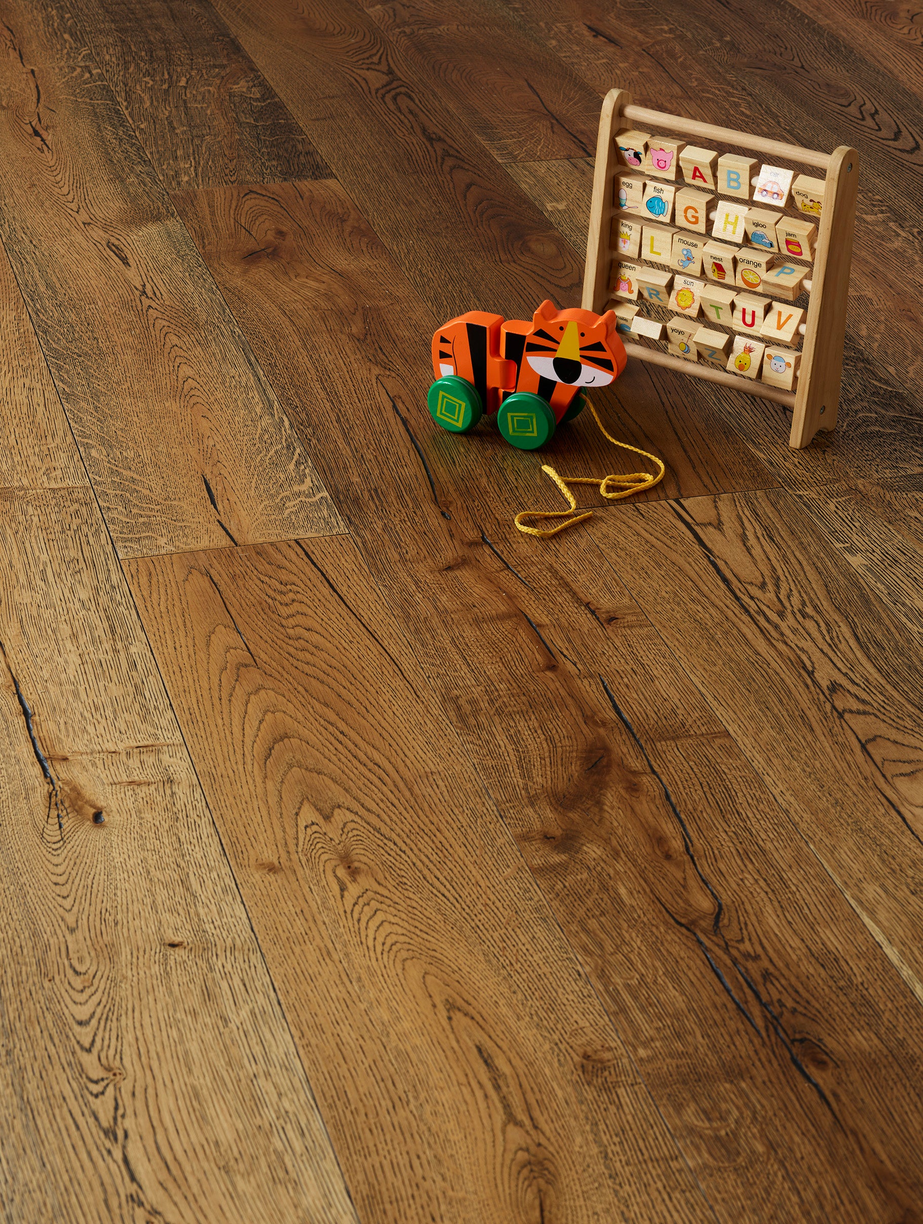 14(3)x190x1900 Brushed Black Grain Engineered Oak Flooring L1006