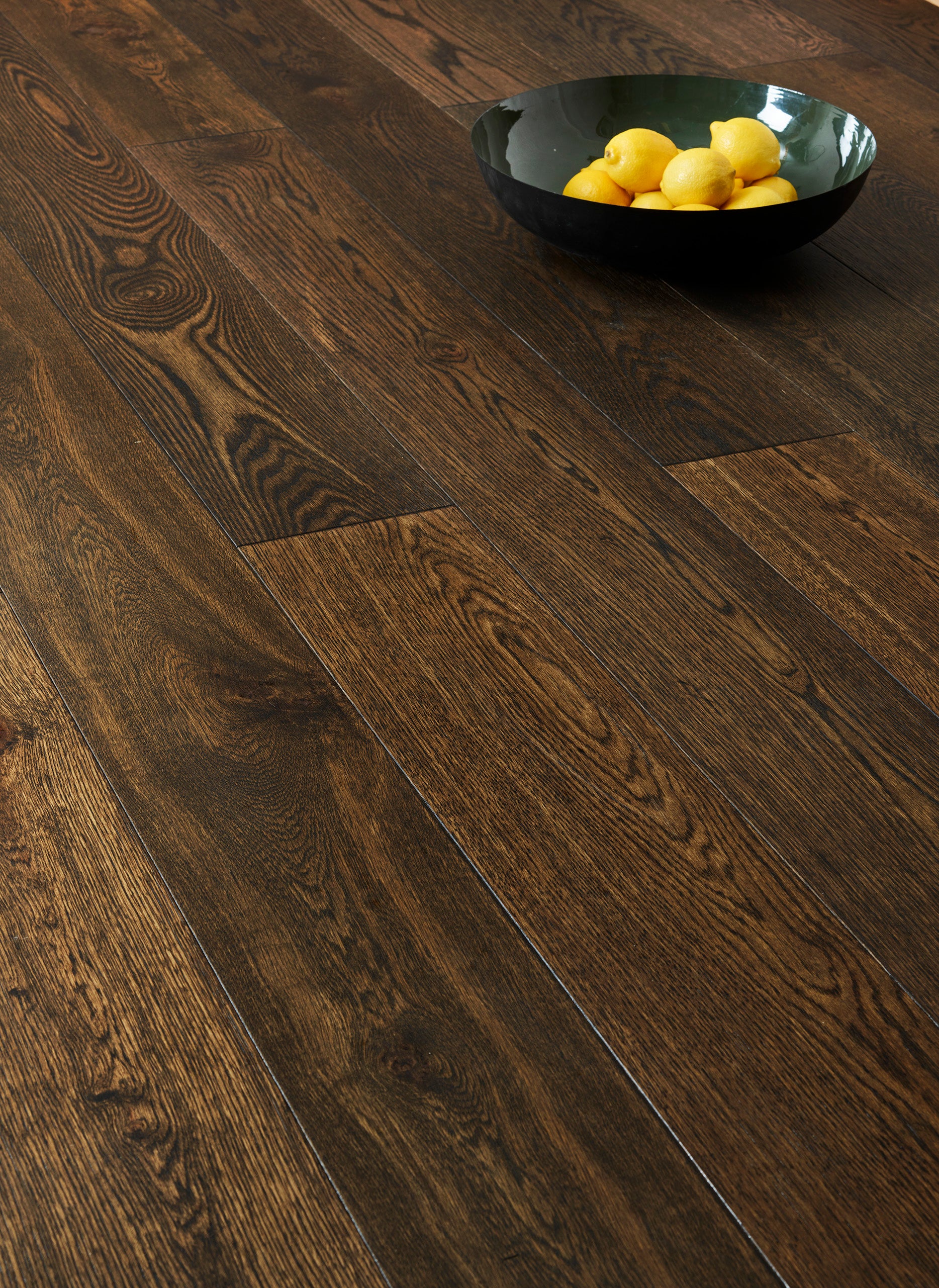 14(3)x190x1900 Brushed Dark Stain Lacquered Engineered Oak Flooring M4004