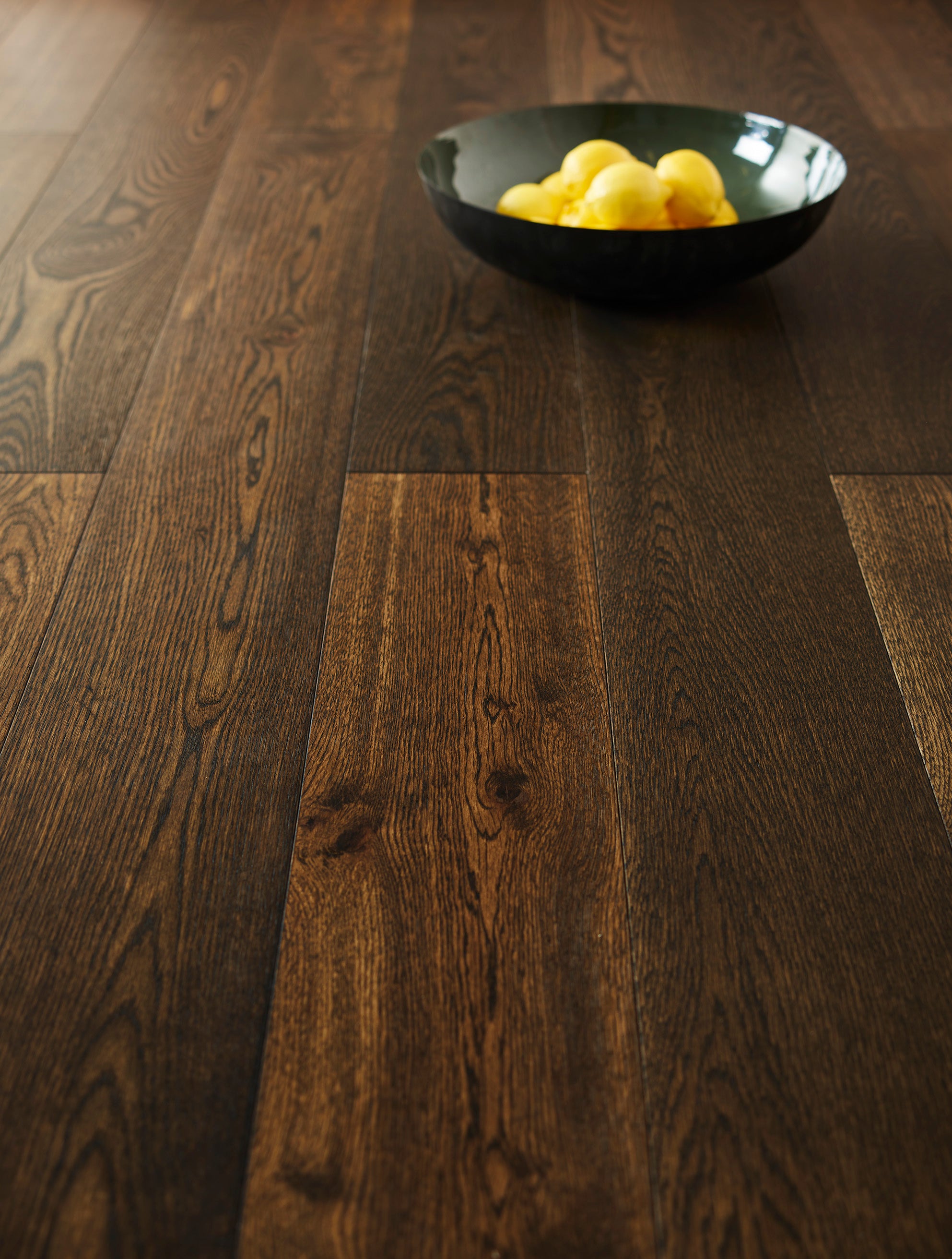 14(3)x190x1900 Brushed Dark Stain Lacquered Engineered Oak Flooring M4004