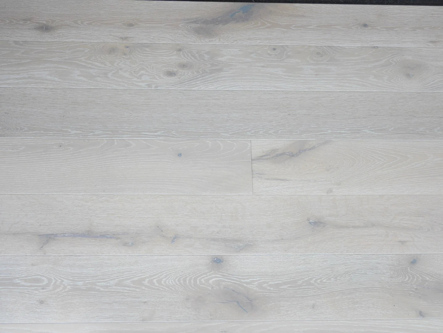 14(3)x190x1900 Cotton White Wash (Brushed Lac) Engineered Oak Flooring - Box Coverage 2.888m2